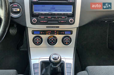 Універсал Volkswagen Passat 2009 в 