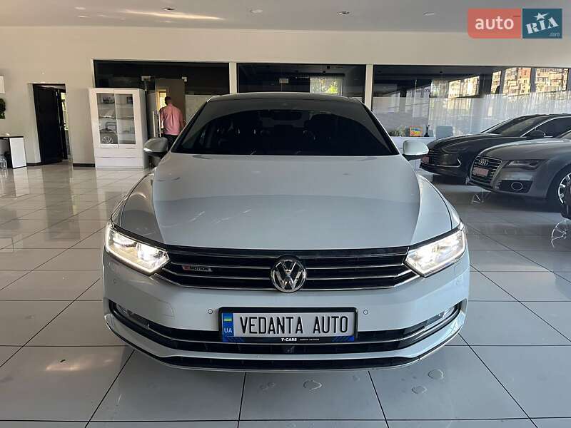 Седан Volkswagen Passat 2018 в Киеве