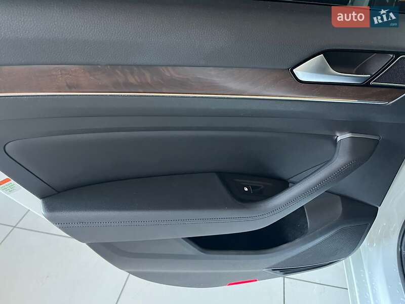 Седан Volkswagen Passat 2018 в Киеве