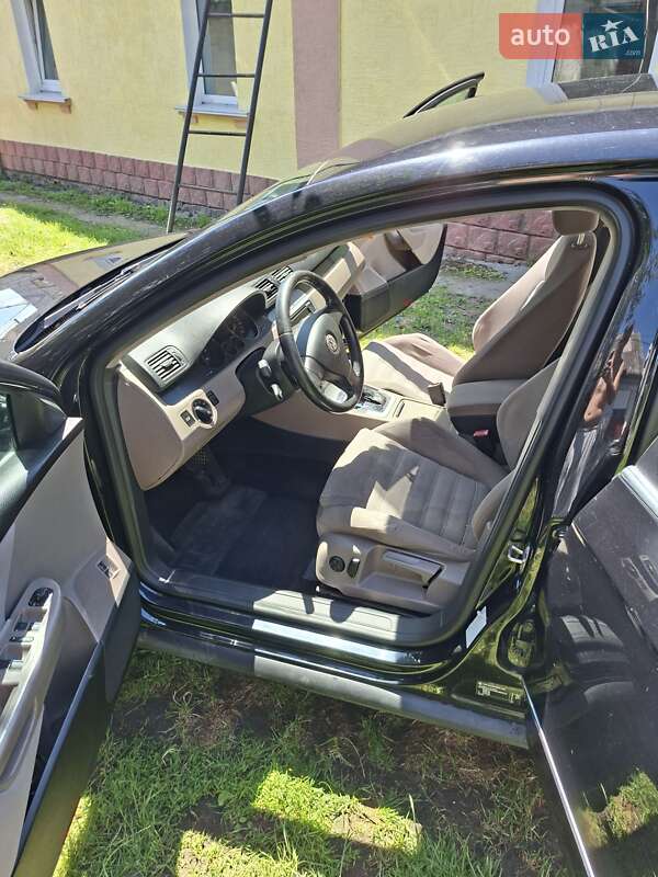Седан Volkswagen Passat 2005 в Киеве