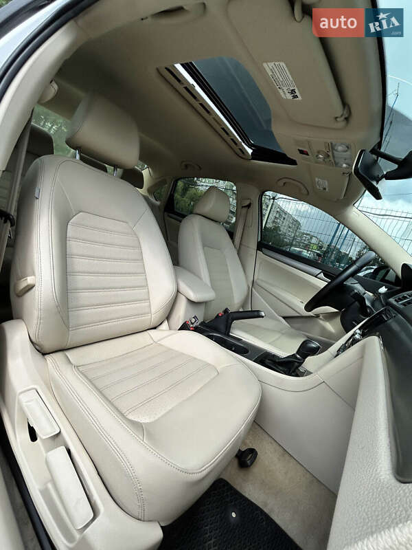 Седан Volkswagen Passat 2015 в Сумах