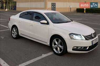 Седан Volkswagen Passat 2014 в Черновцах