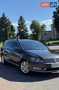 Универсал Volkswagen Passat 2011 в Житомире