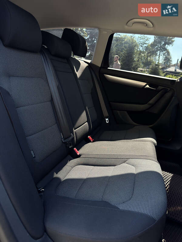 Универсал Volkswagen Passat 2011 в Житомире