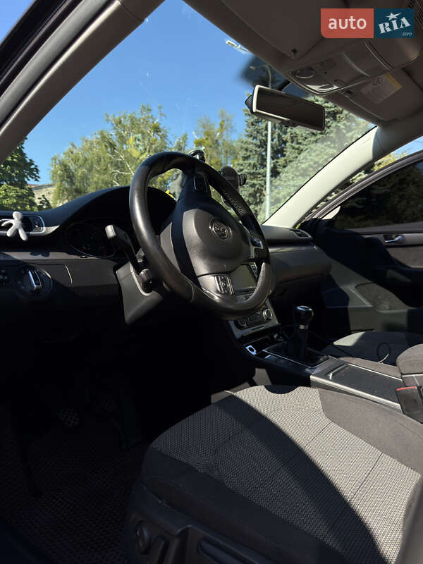 Универсал Volkswagen Passat 2011 в Житомире