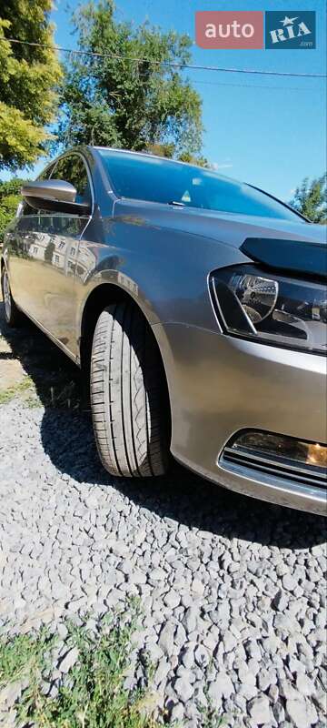 Седан Volkswagen Passat 2012 в Тульчині
