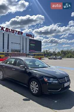 Седан Volkswagen Passat 2014 в Киеве
