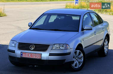 Седан Volkswagen Passat 2002 в Мені
