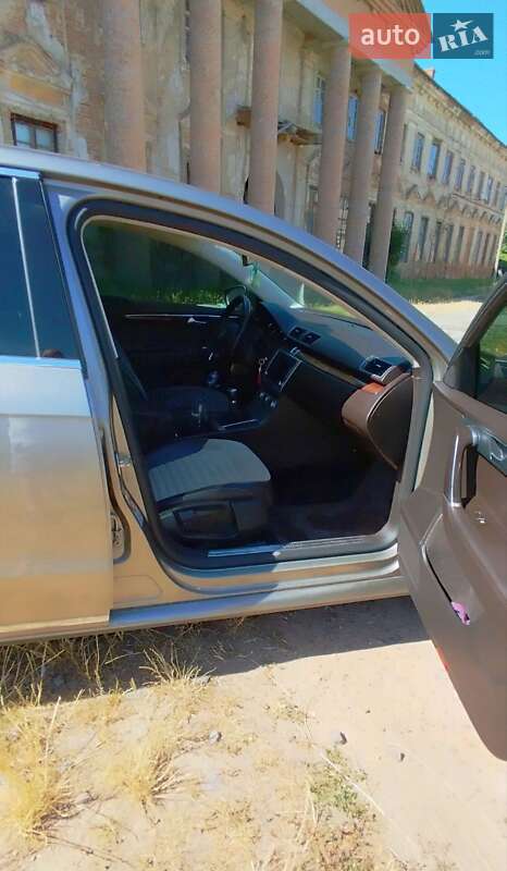 Седан Volkswagen Passat 2012 в Тульчині