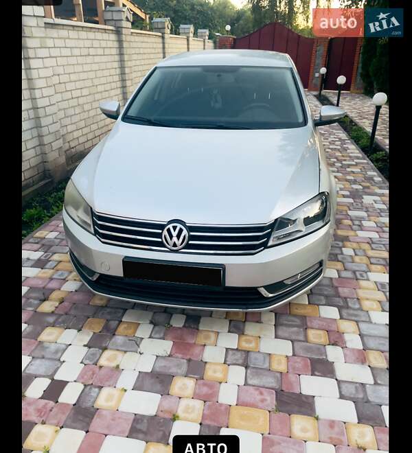 Седан Volkswagen Passat 2012 в Сумах