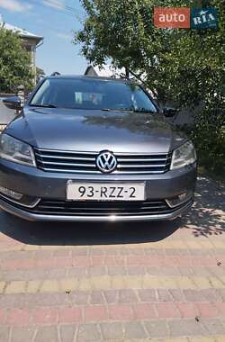 Універсал Volkswagen Passat 2011 в Чернівцях
