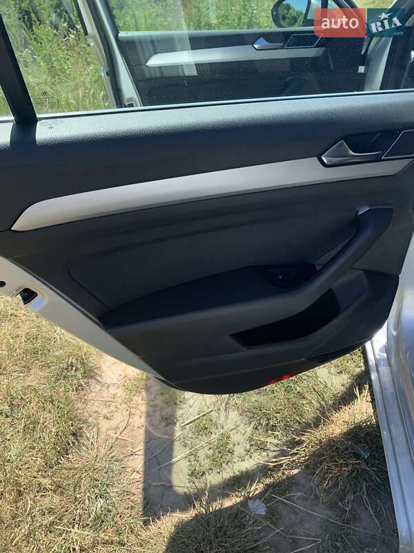 Універсал Volkswagen Passat 2015 в Самборі