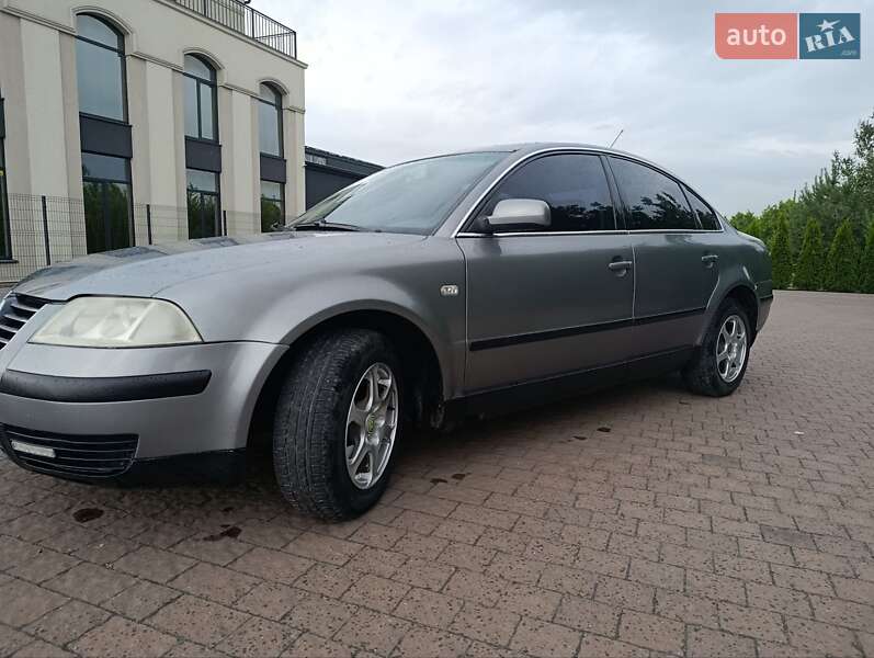 Седан Volkswagen Passat 2002 в Буске