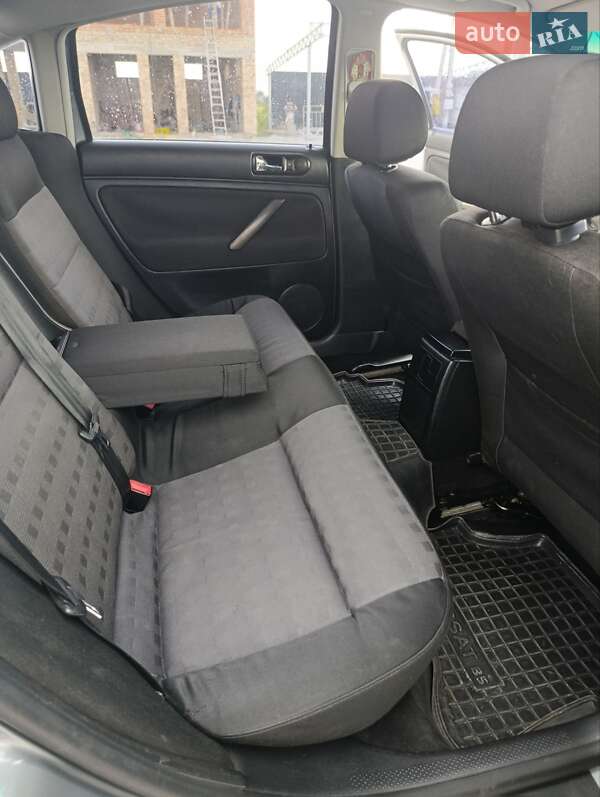 Седан Volkswagen Passat 2002 в Буске