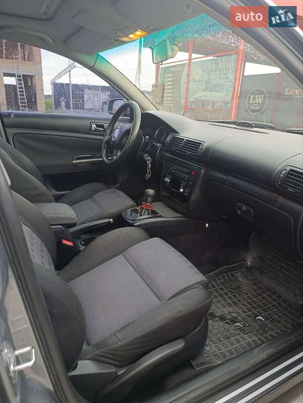 Седан Volkswagen Passat 2002 в Буске