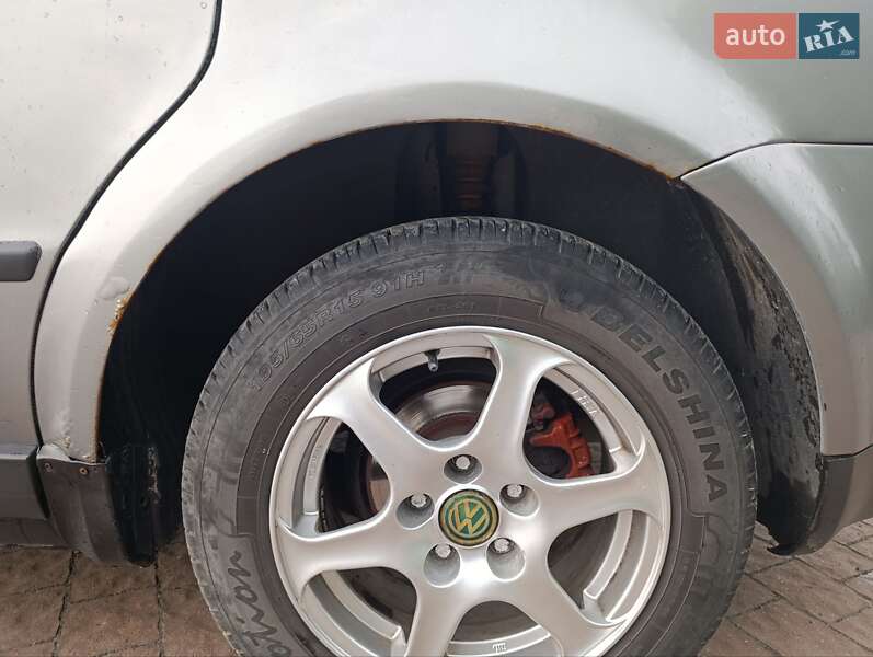 Седан Volkswagen Passat 2002 в Буске