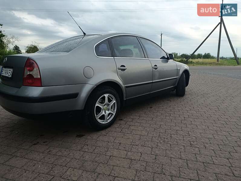 Седан Volkswagen Passat 2002 в Буске