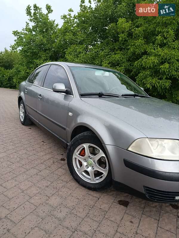 Седан Volkswagen Passat 2002 в Буске