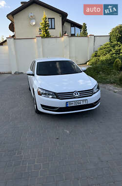 Седан Volkswagen Passat 2012 в Николаеве
