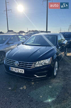 Седан Volkswagen Passat 2016 в Ровно