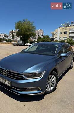 Универсал Volkswagen Passat 2015 в Киеве
