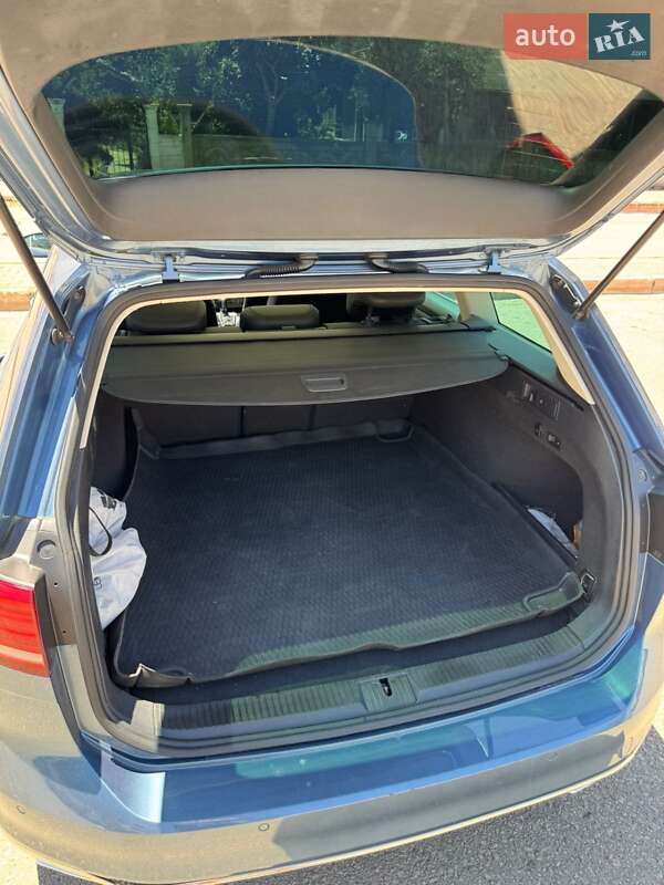 Універсал Volkswagen Passat 2015 в Києві