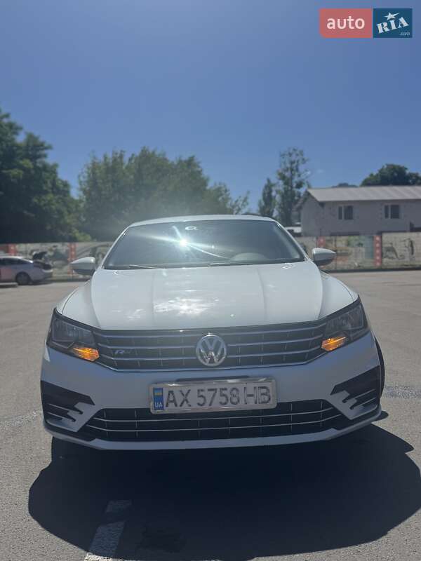 Седан Volkswagen Passat 2017 в Киеве