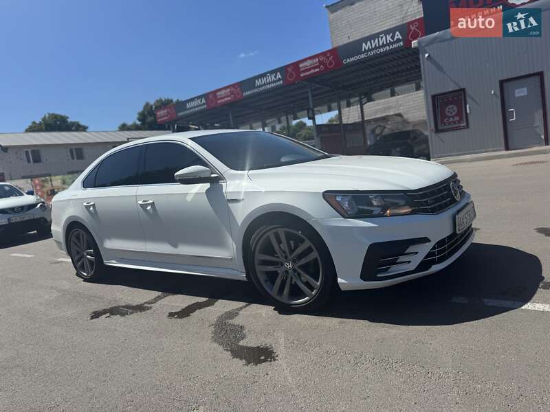 Седан Volkswagen Passat 2017 в Киеве