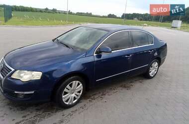 Седан Volkswagen Passat 2005 в Ровно
