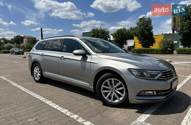 Універсал Volkswagen Passat 2014 в Житомирі