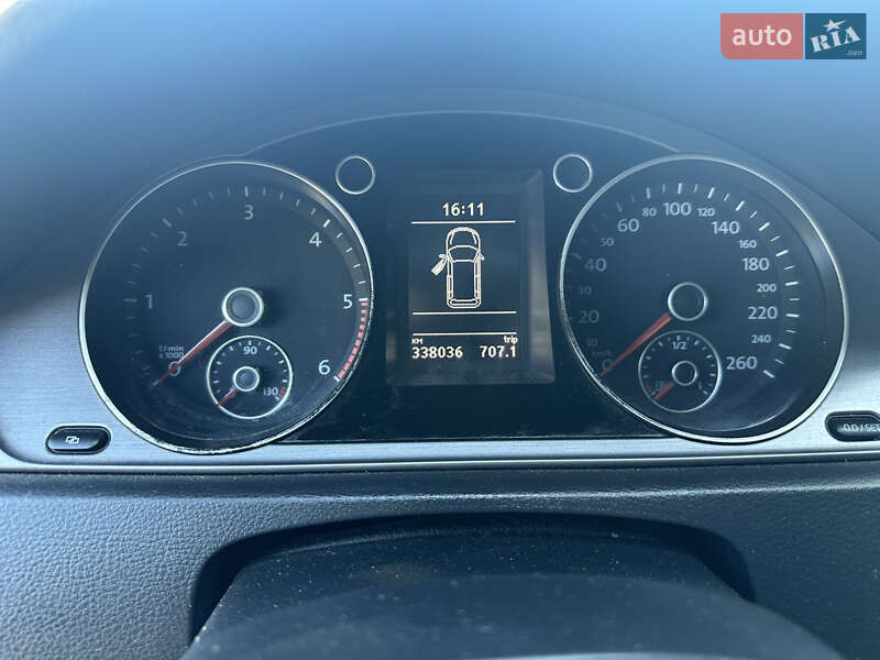 Універсал Volkswagen Passat 2011 в Самборі