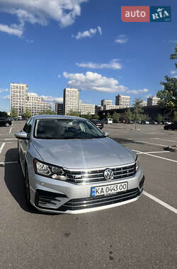 Седан Volkswagen Passat 2016 в Киеве