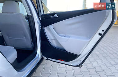 Універсал Volkswagen Passat 2010 в 