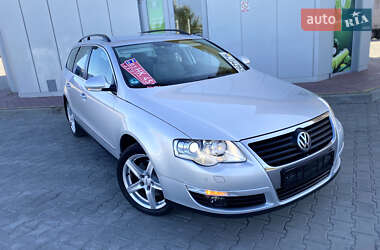 Універсал Volkswagen Passat 2010 в 