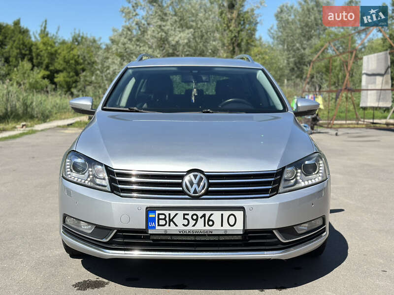 Універсал Volkswagen Passat 2011 в Охтирці