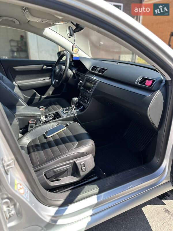 Універсал Volkswagen Passat 2011 в Охтирці