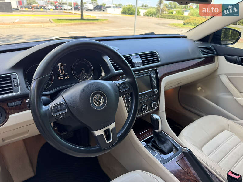 Седан Volkswagen Passat 2012 в Рівному