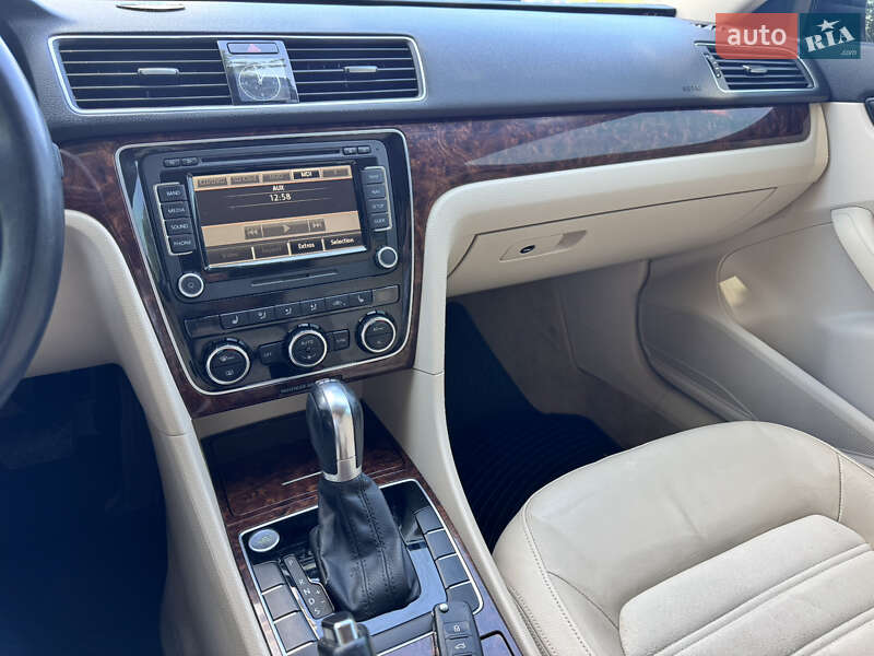 Седан Volkswagen Passat 2012 в Рівному