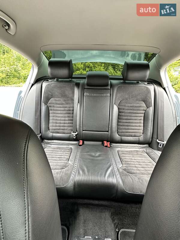 Седан Volkswagen Passat 2012 в Днепре