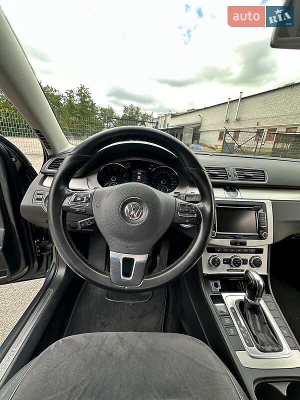 Седан Volkswagen Passat 2012 в Днепре