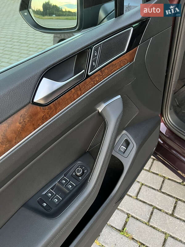 Седан Volkswagen Passat 2015 в Львове