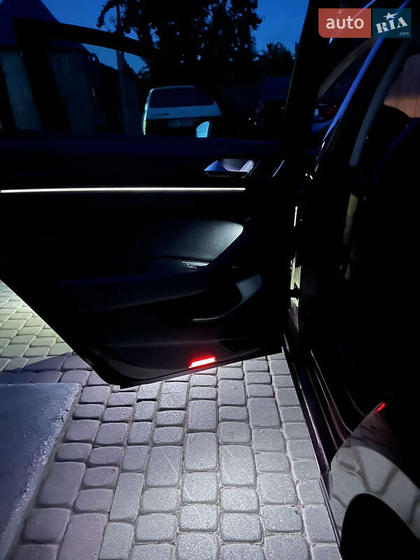 Седан Volkswagen Passat 2015 в Львове