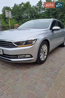 Універсал Volkswagen Passat 2018 в Львові