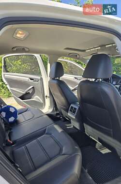 Седан Volkswagen Passat 2015 в 
