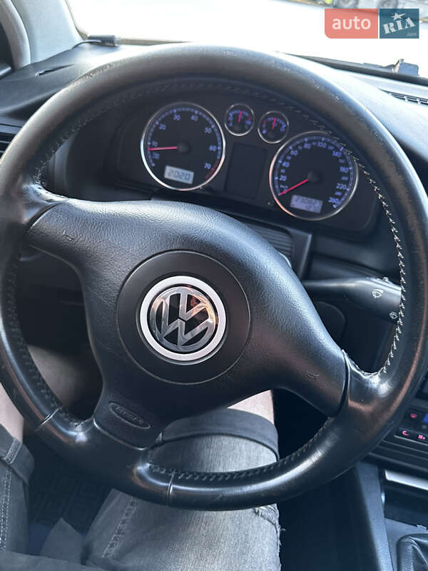 Седан Volkswagen Passat 2002 в Ужгороде