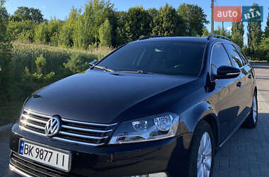 Универсал Volkswagen Passat 2011 в Ровно