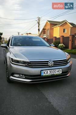 Универсал Volkswagen Passat 2016 в Киеве