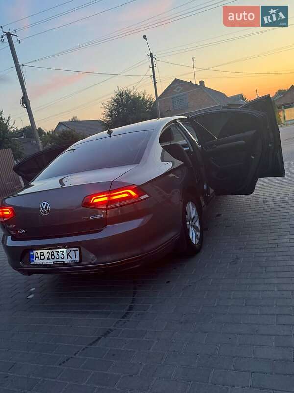 Седан Volkswagen Passat 2015 в Казатине