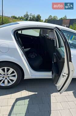 Седан Volkswagen Passat 2011 в 