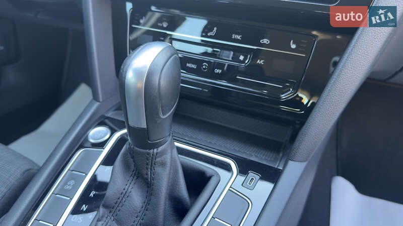 Универсал Volkswagen Passat 2021 в Сваляве